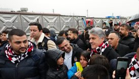 besiktas baskani serdal adalidan deprem bolgesine ziyaret QnuUMVGJ