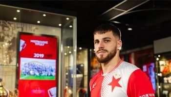 besiktastan apar topar gonderilen jurasek ilk macinda sov yapti E6jHP1Rc