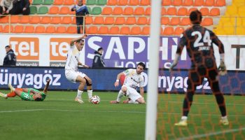 eyupspor alanyasporu geriden gelip 3 1 yendi ampemin golu maca damga vurdu GwWCKehG