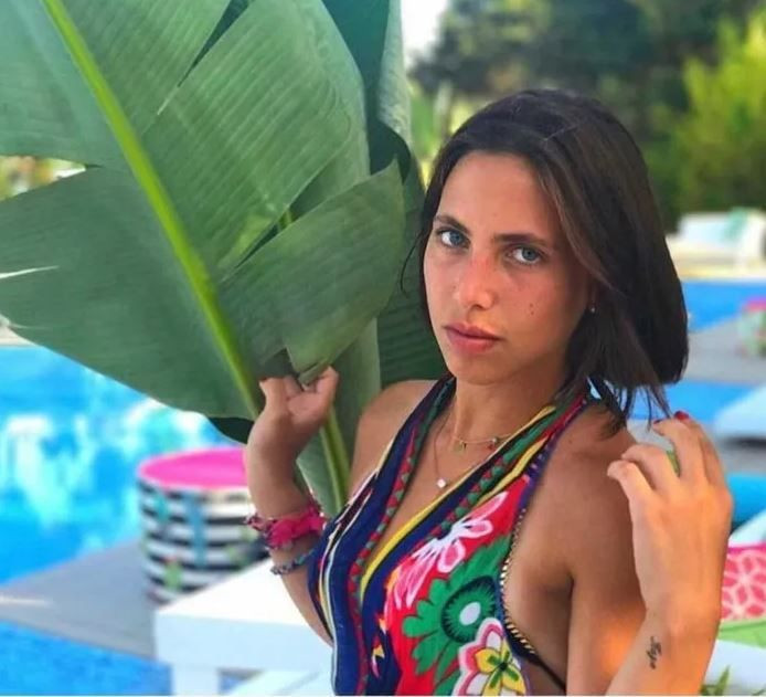 hulya avsarin kizi zehra dogalligiyla buyuledi beyazlar icinde zarafet 1 aF9P9Uzj