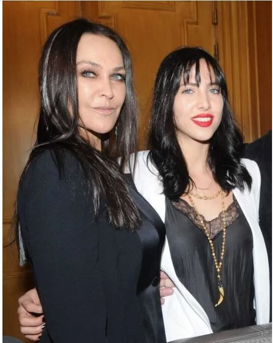 hulya avsarin kizi zehra dogalligiyla buyuledi beyazlar icinde zarafet 4 tgP2VkWa