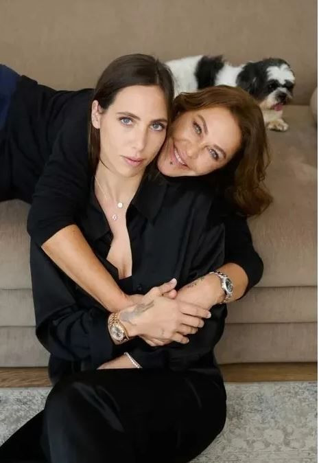 hulya avsarin kizi zehra dogalligiyla buyuledi beyazlar icinde zarafet 7 WuW7zYTZ