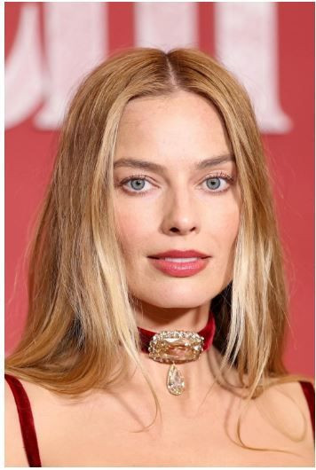 margot robbie pariste 100 karatlik elmas sovuyla goz kamastirdi 0 GJlfpaBY