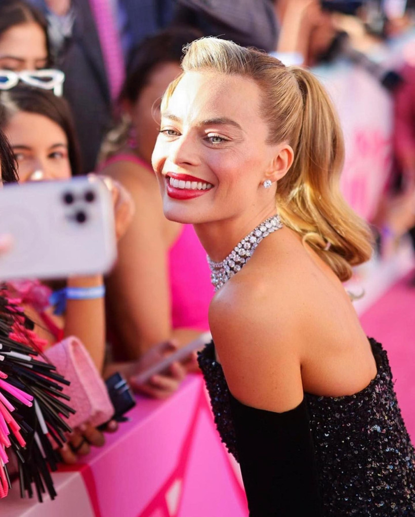 margot robbie pariste 100 karatlik elmas sovuyla goz kamastirdi 3 QWe2VdRL