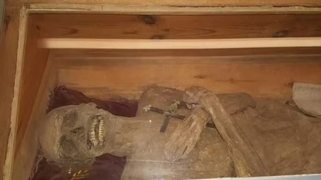 mumyalanan rahibin korkutan gizemi MxsIw6ik