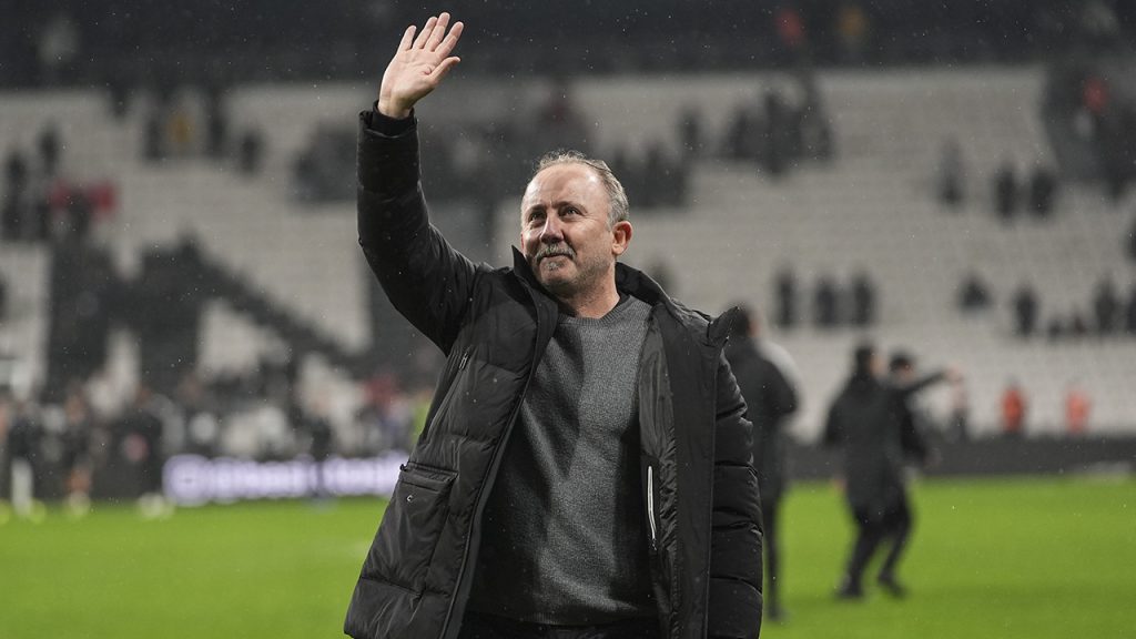 sergen yalcindan hakem kararlarina sert tepki bize kirmizi rakibe sari yvizx2yO