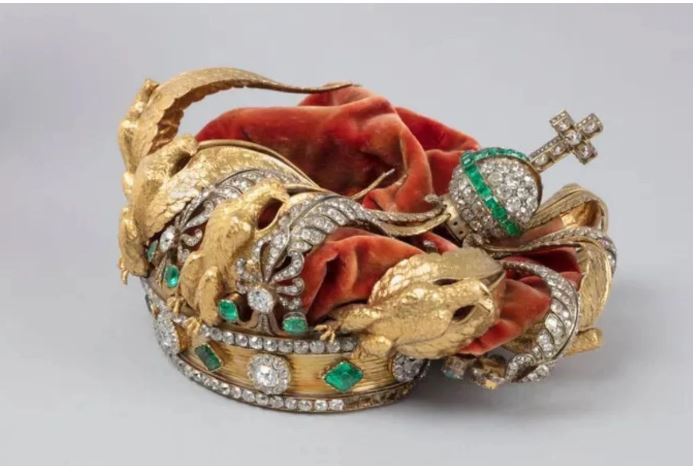 tarihin en agir darbesi louvre soygununda hasar goren napolyon taci goruntulendi 2 y9MK2tl5